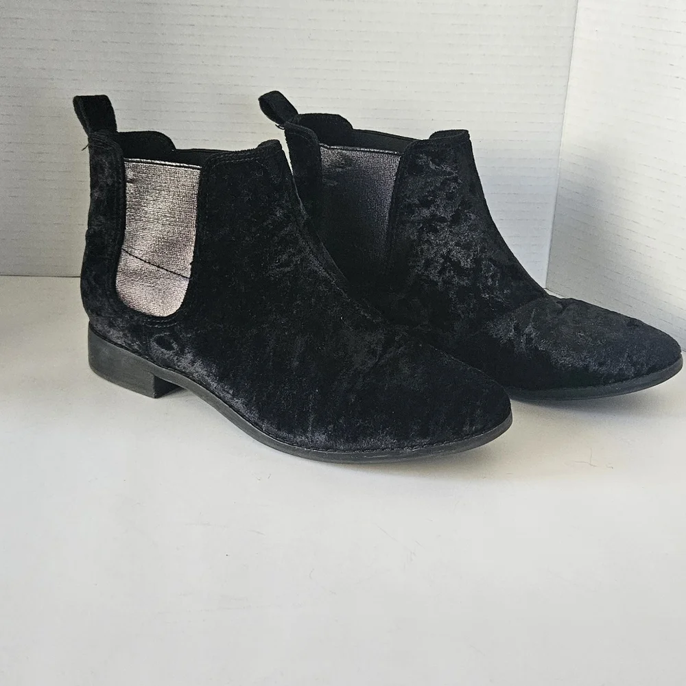 TOMS Ella Chelsea Black‎ Crushed Velvet Ankle Boots Size 9.5